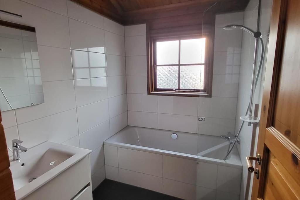 Wellness Bungalow Uppsala Gramsbergen Buitenkant foto
